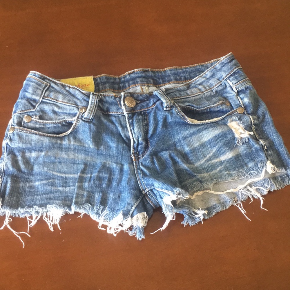 Machine jean shorts